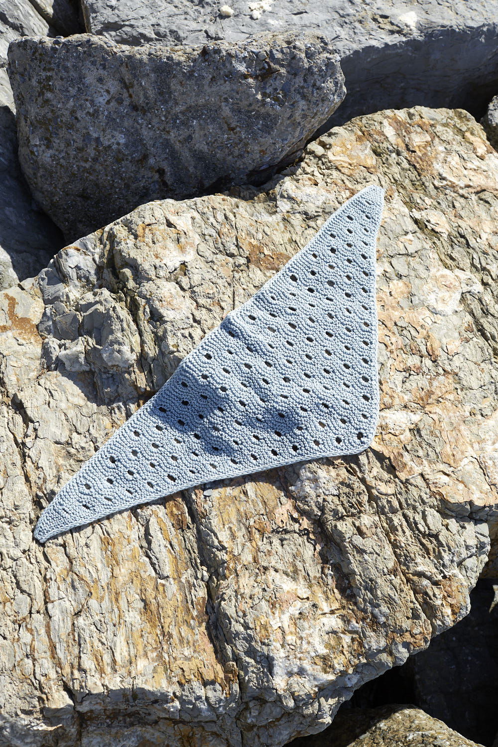 Hollo Bandana Kit by Urth Yarns