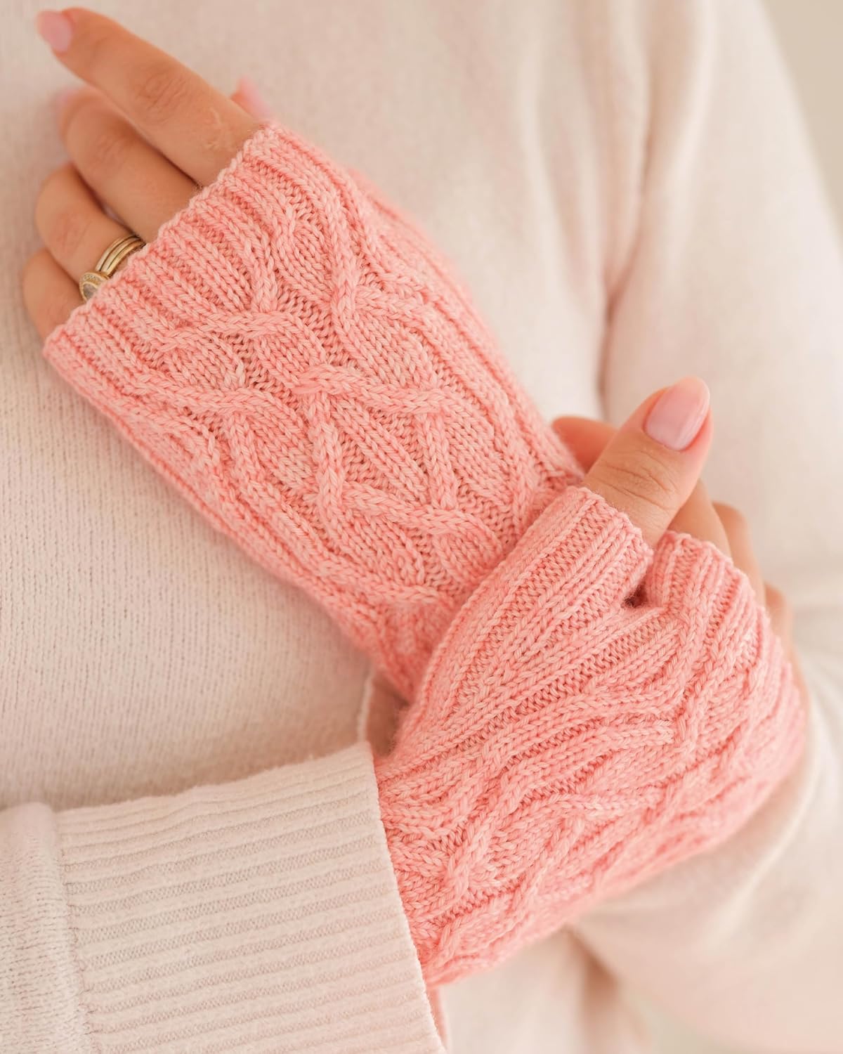 One Skein Knitting: 18 knitting patterns for single skeins of yarn